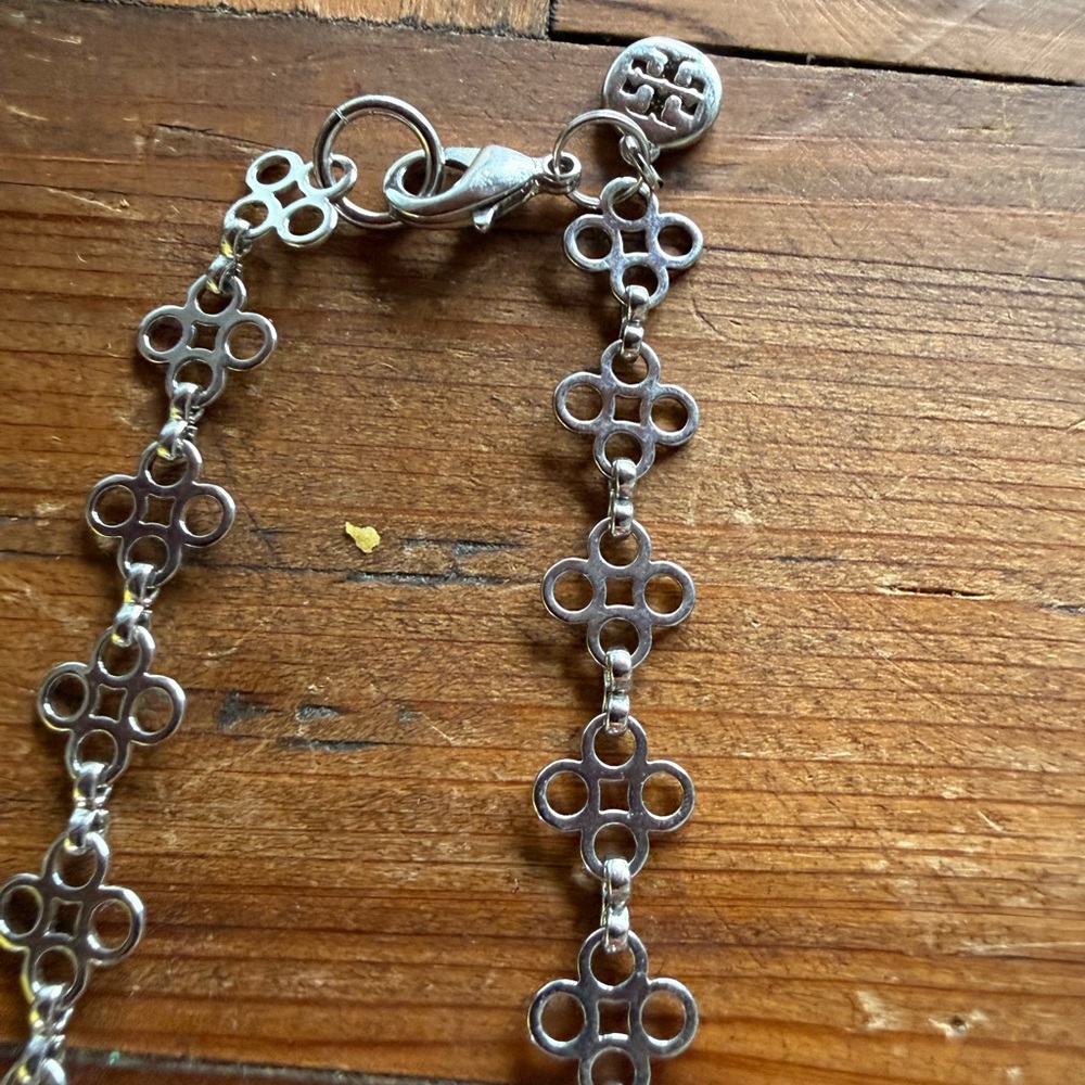 Tory Burch Silver Tone Clover Flower Chain Necklace 32” long NWOT - Picture 6 of 9